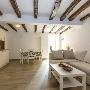  Apartment Nena- Sa Posebnim Ulazom U Prizemlju, Terasom I Zelenom Okucnicom Kroatien